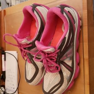 Brooks pure cadence sneakers 9.5